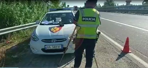 Makina inteligjente vendoset në autostradën Tiranë-Durrës/ Pezullohen mbi 100 leje drejtimi, qindra gjoba për shkelësit