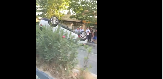 “Range Rover-i” përmbyset në mes të rrugës në Kamëz, plagoset rëndë shoferi