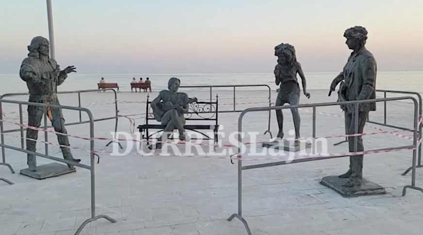 Durrës, rikthehen statujat e 4 yjeve të rokut, a do të kujtohen edhe për shatërvanin?! (VIDEO)