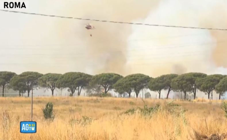 Alarm nga zjarret në kryeqytetin Italian, devijohen fluturimet nga Ciampino