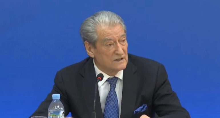 “Soros ndërhyri në politikën e brendshme për të më eleminuar mua”/ Berisha: Rama bleu drejtuesit e opozitës me tendera!