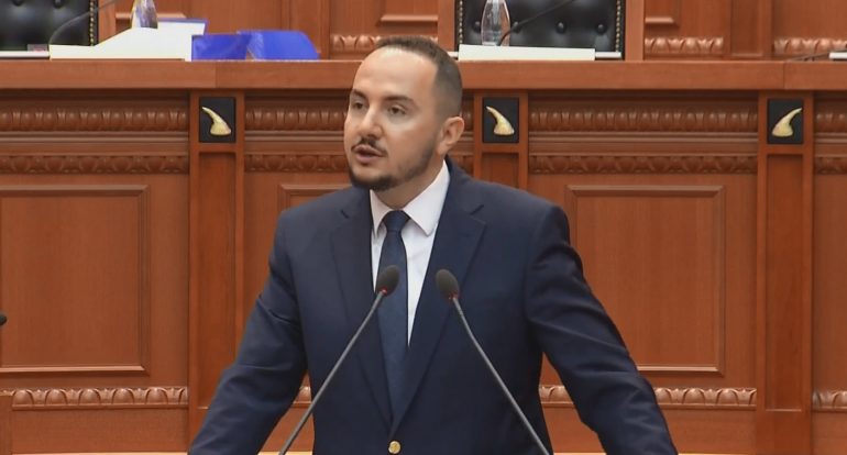 Salianji përmend në Kuvend emrat e “bosëve” të vrarë: Në 5 vite u ekzekutuan 382 persona