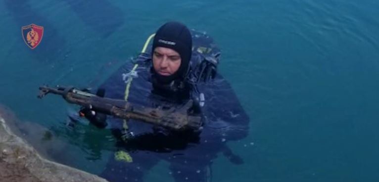 Megaoperacioni “Syri i Sheganit”, policia nxjerr pamjet: Ja momenti i arrestimit të grabitësve të bankës (VIDEO)