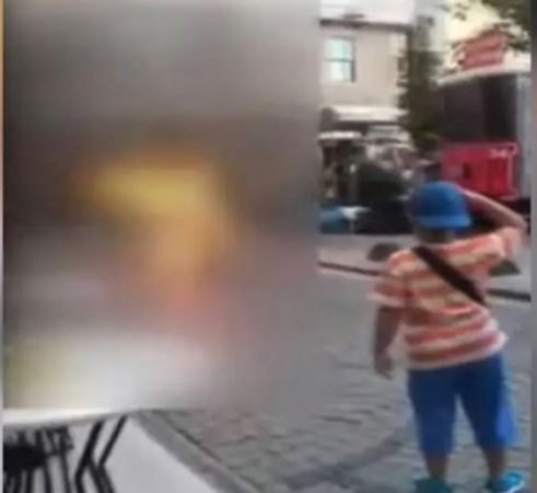 I veshur me kostum Hallowen-i, i riu i vendos flakën vetes në Turqi (VIDEO)