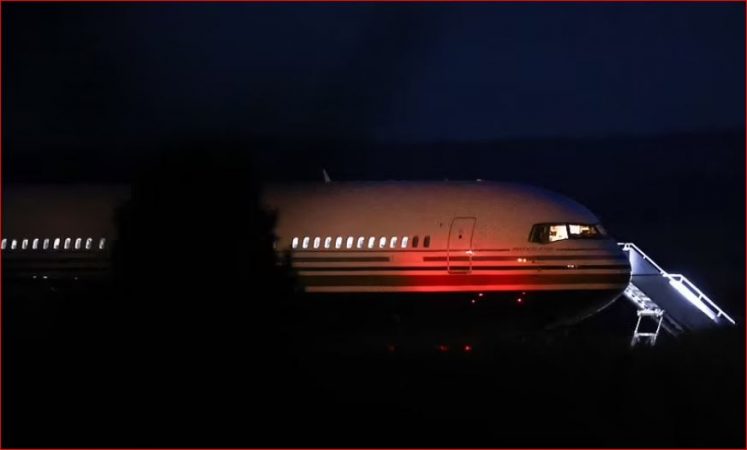 “Ndaleni avionin, do vras veten”, ja si azilkërkuesi shqiptar kundërshtoi dëbimin nga Britania e Madhe për në Ruanda