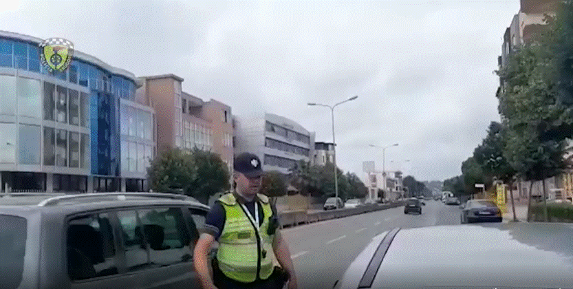 Durrës/ Policia Rrugore masa të shtuara, arrestohen 5 shoferë, vendosen mbi 1300 gjoba dhe pezullohen 49 patenta (VIDEO)
