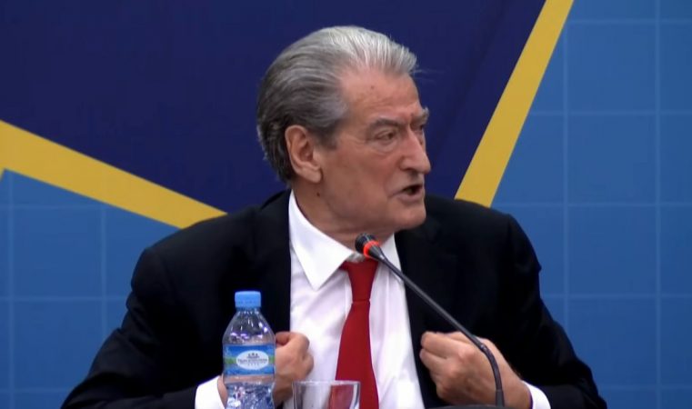 “Një udhëtim i Ramës me avion kushton 150 mijë euro”, Berisha: Një ‘Canader’ që fik zjarret nuk e marrim dot me qira