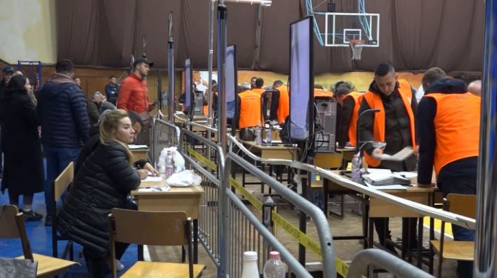 Falsifikuan materialet zgjedhore më 25 prill, arrestohen 6 numërues votash