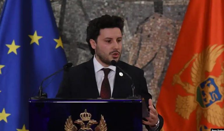 Zelensky fton Abazoviçin të vizitojë Kievin, zbardhet biseda telefonike, çfarë propozoi kryeministri i Malit të Zi