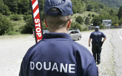 Nga Spanja drejt Francës me 5 kg kanabis në makinë, arrestohet shqiptari