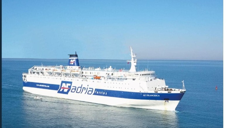 Trageti &#8220;Adria Ferries&#8221; anulon lundrimin Bari-Durrës, Autoriteti Portual njofton pasagjerët