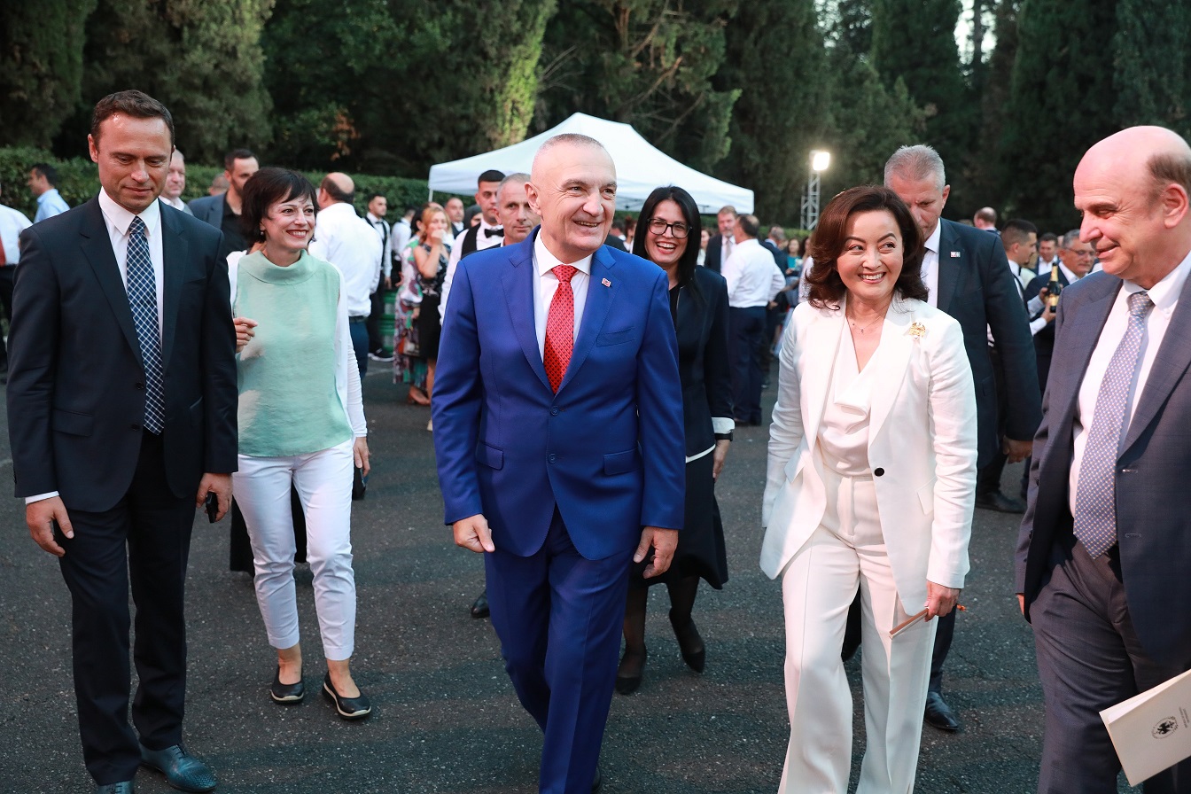 Pritja për festën e Pavarësisë së SHBA, Kim poston fotot krah Presidentit Ilir Meta