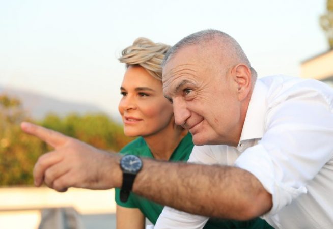 Një ditë pasi i la stafetën presidentit Begajt, Meta nxjerr foton dhe paralajmëron: Një horizont i ri plot dritë e shpresë!