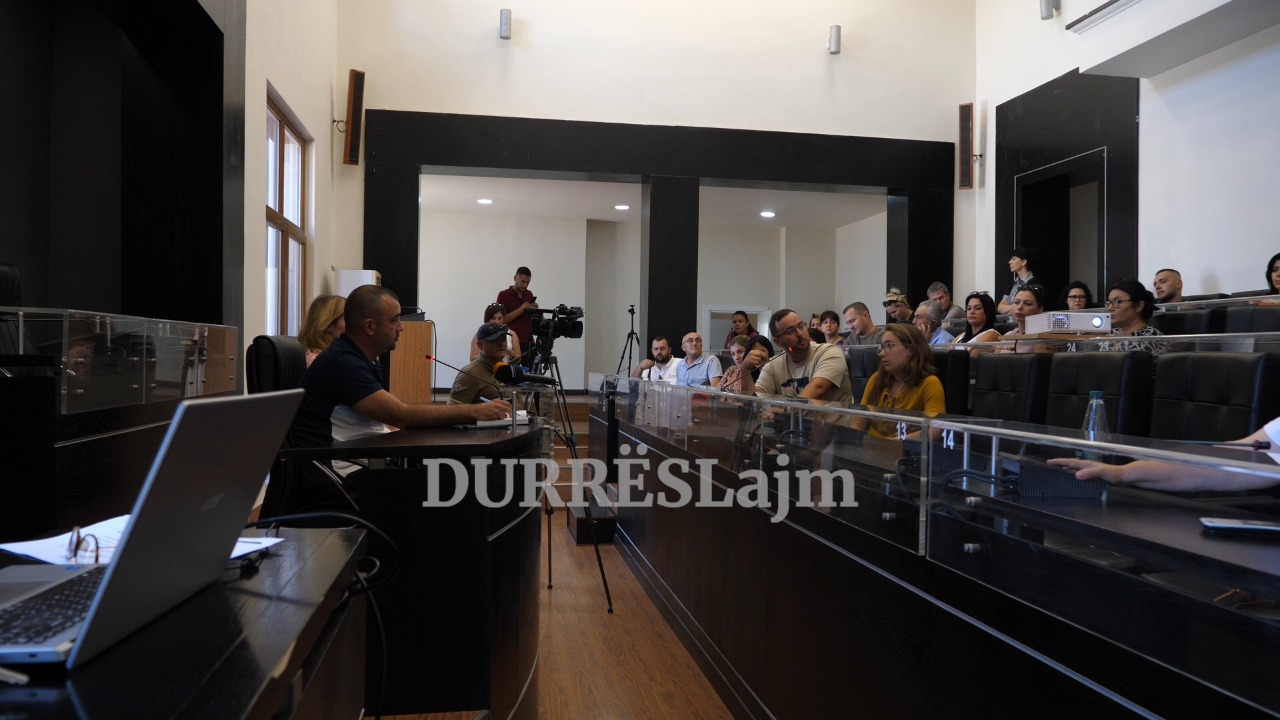 Dëgjesë publike me grupet e interesit për projektbuxhetin afatmesëm të bashkisë Durrës, ja disa nga investimet që pritet të realizohen (VIDEO)