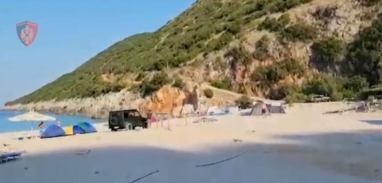 Kishin “zaptuar” vijën bregdetare, procedohen administratorët e subjekteve, sekuestrohen 130 çadra dhe shezlongë