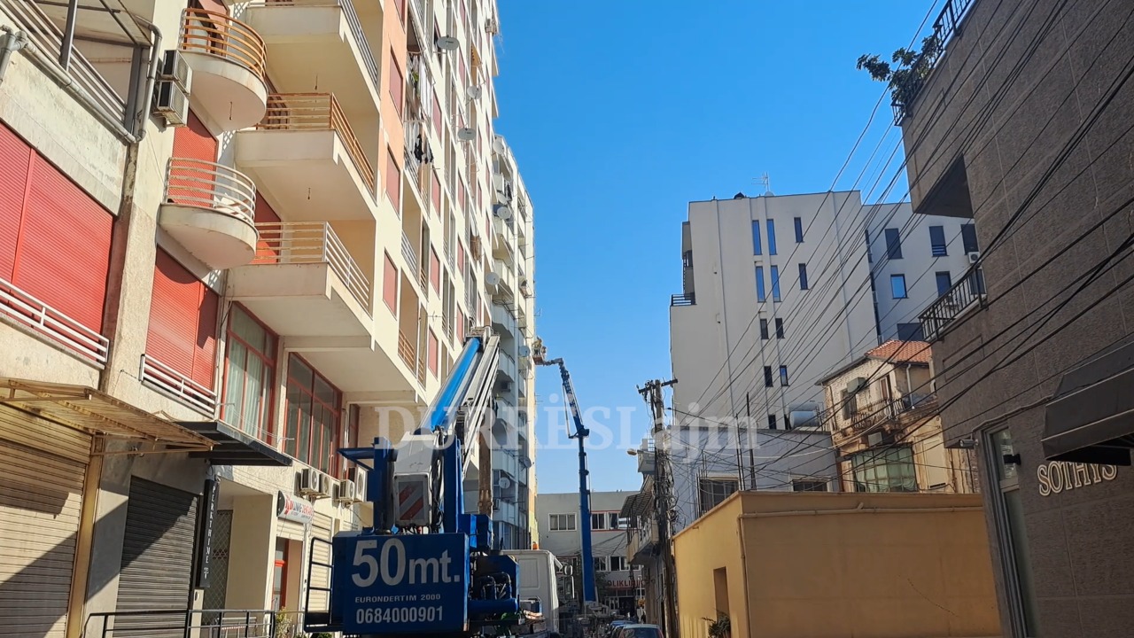 Një shembull pozitiv për t&#8217;u ndjekur në lagjet e Durrësit! Riparimi i pallatit të dëmtuar nga tërmeti zhduku &#8220;rrjetat e merimangave&#8221; (VIDEO)