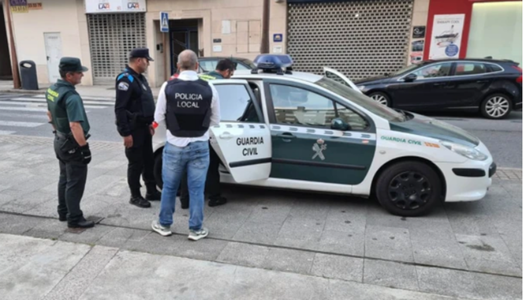 U rrëmbye dhe u përdhunua nga ish i dashuri, vajza shpëton falë letrave që shkruante dhe i hidhte nga dritarja