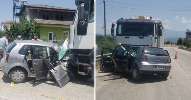 FOTO/ Makina përplaset me kamionin dhe bëhet “copë e çikë”, plagoset rëndë e reja (EMRI)