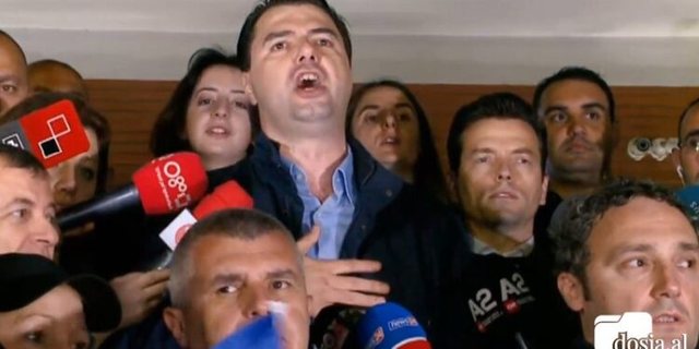 Nard Ndoka godet sërish, bën komentin epik në faqen e Ramës: Lulin do e marrësh me këndu himnin në 28 korrik?