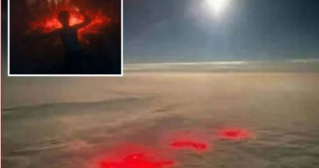 Tmerrohet piloti, fotografon dritat “misterioze” mbi oqean