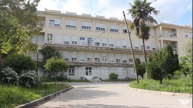 29-vjeçari në spital në gjendje kritike, 2 persona e sulmuan me thikë