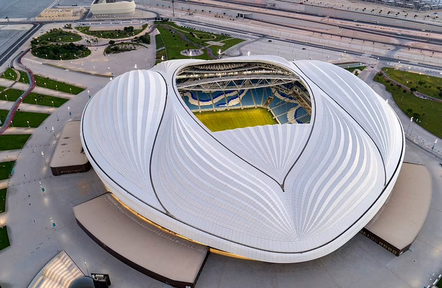 Stadiumi që ka ngjallur debate për shkak të formës “provokuese” (FOTO)