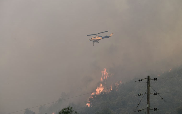 Greqia përfshihet nga zjarret masive, disa fshatra rrezikohen të përpihen nga flakët