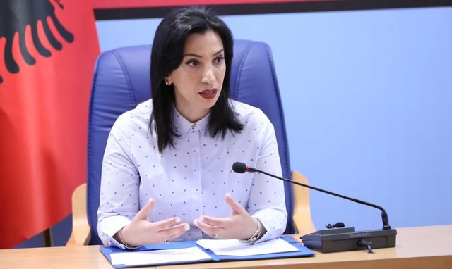 Ministrja Kushi prezanton propozimet për Maturën e ardhshme Shtetërore