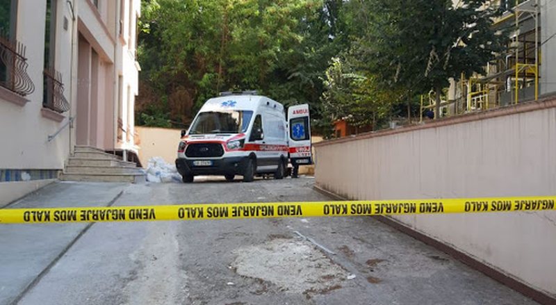Vetëhidhet nga kati i 10, vdes gruaja në Durrës