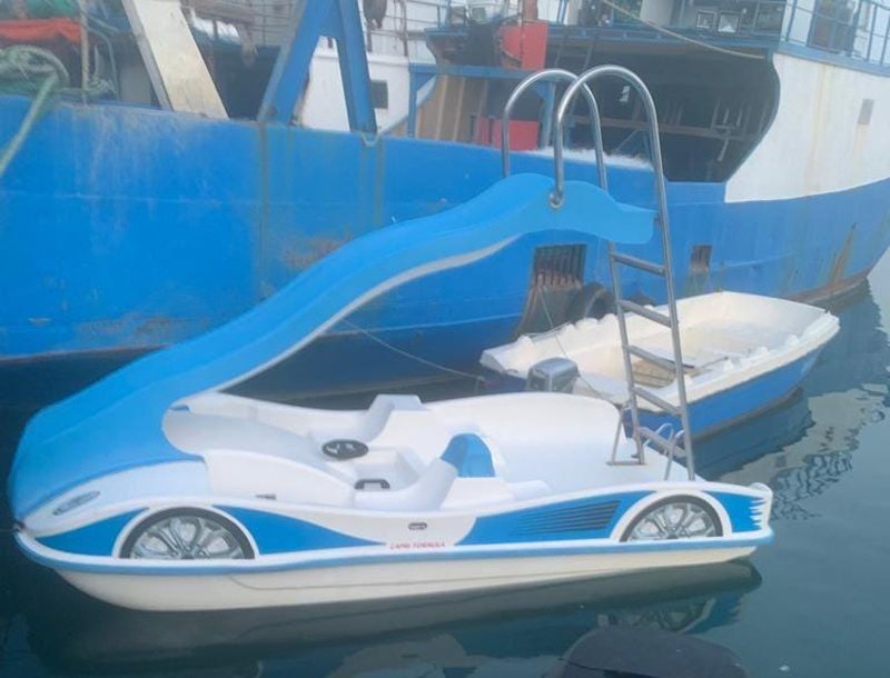 Shmanget tragjedia/ Varka futi ujë, policia shpëton nga mbytja 7 pushues