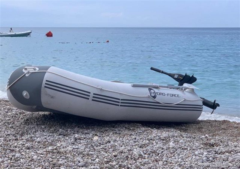 Përplasi të miturin me motoskaf në plazh, arrestohet 40-vjeçari