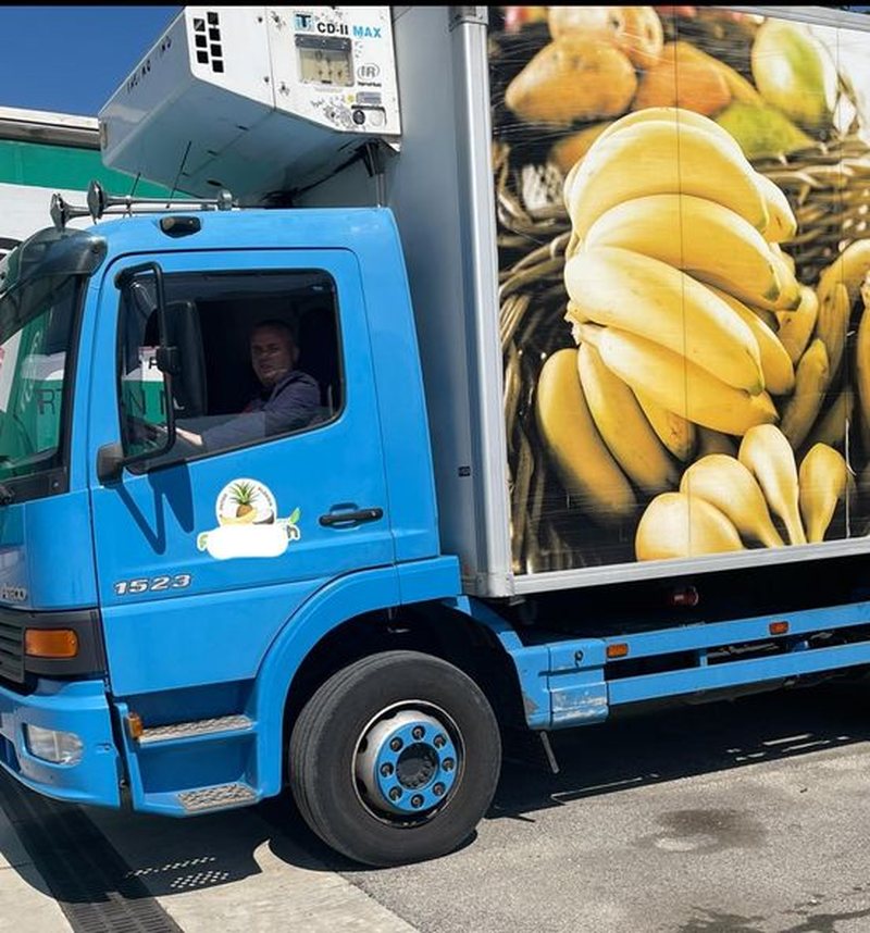 “Është hall i madh!”, Artan Hoxha bën thirrjen e papritur: Mbani “mallin” na ktheni arkat me banane!