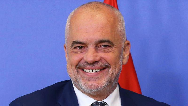 Rama uron pavarësinë e Amerikës, ndërsa shqiptarët i urojnë ditëlindjen. Sa vjeç mbush Kryeministri?