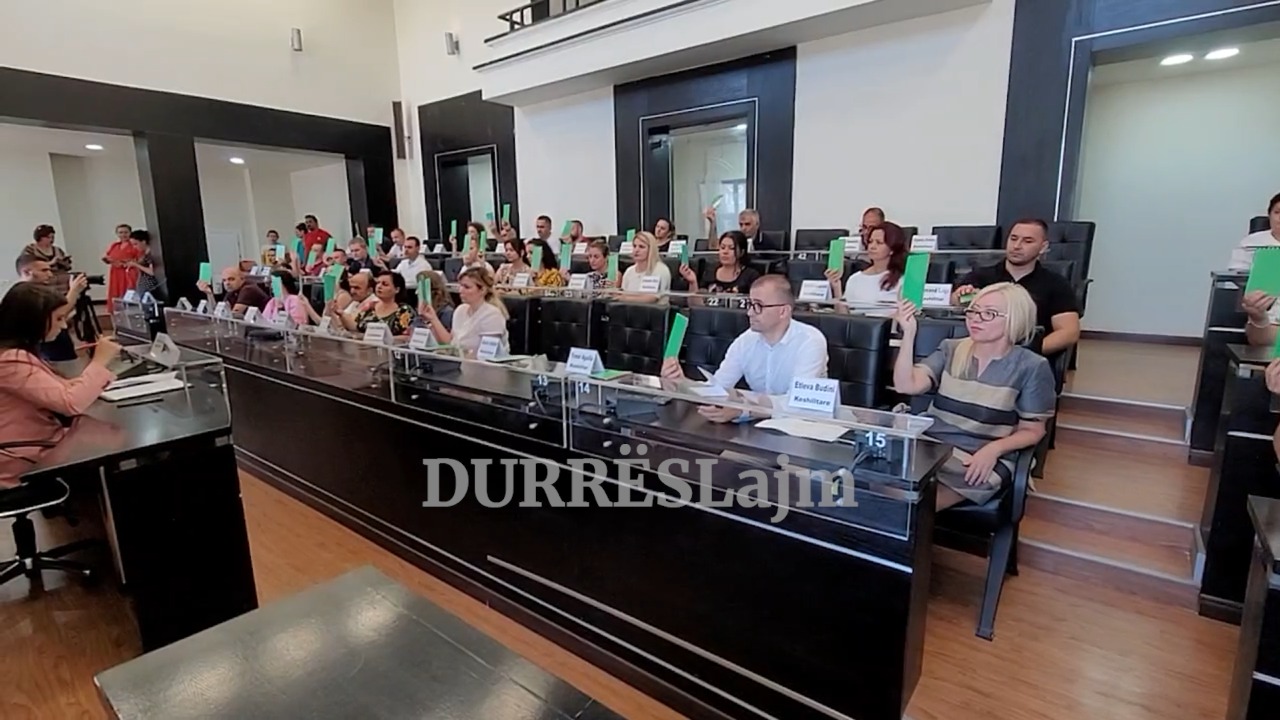 Këshilli Bashkiak Durrës miraton në unanimitet 9 pikat e rendit të ditës (VIDEO)