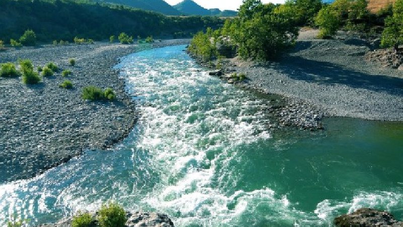 E rëndë! Gjendet një trup i pajetë në lumin Seman