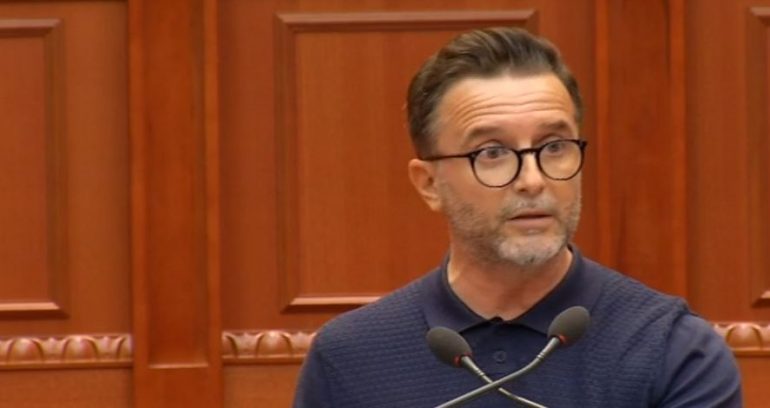 “Lopët kundër elitës!” Ironia e fortë e Braçes në Kuvend: Numri i tyre është rritur, i zëvendësojnë me qumësht pluhur dhe vaj palme