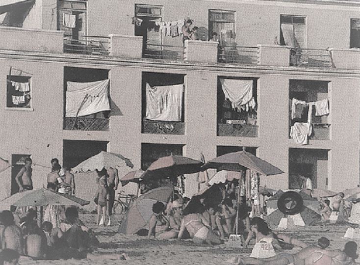 Historia e plazhit të Durrësit/ Vilat e tregtarëve të Monarkisë ku prehej udhëheqja komuniste dhe kampet e pushimit