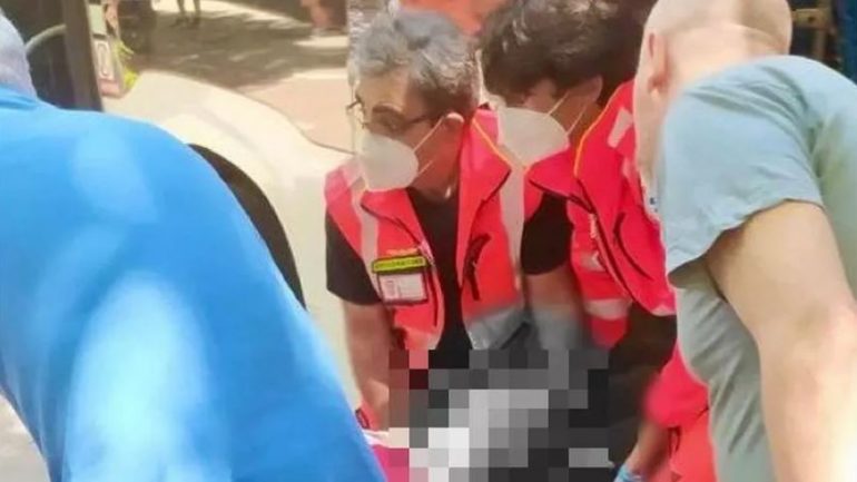 Ish-burri e goditi 7 herë me thikë, shqiptarja nga spitali: Ku janë fëmijët e mi?