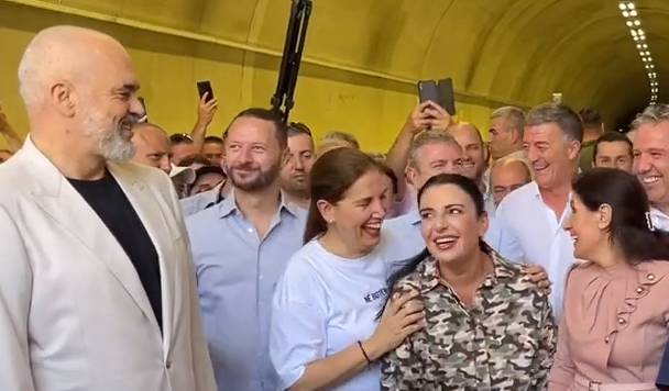 Hapja e rrugës Kardhiq-Delvinë, grupi polifonik këngë për Ramën dhe Ballukun