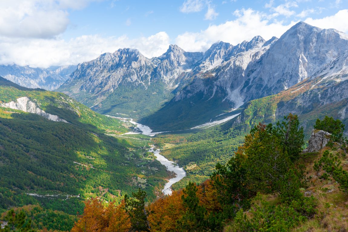 Bllokohen 3 turistë çekë mes Thethit dhe Valbonës, kërkohet ndërhyrja e helikopterit për shkak të terrenit të vështirë