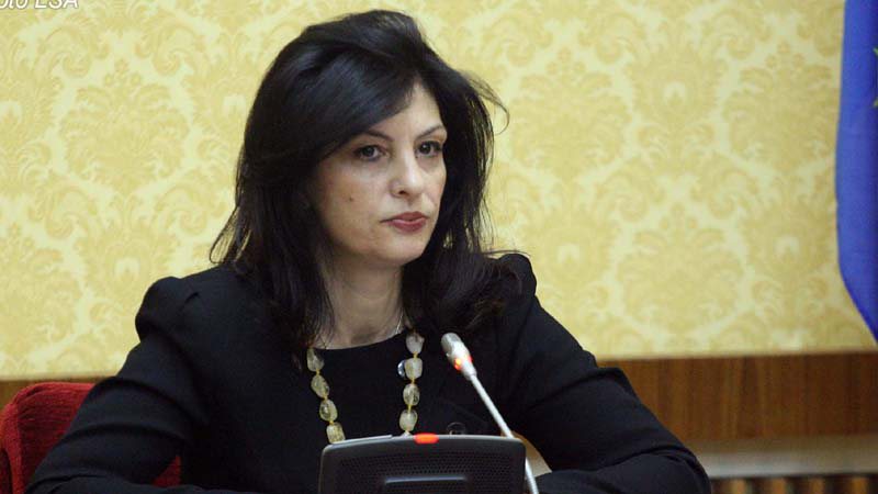 “Zemërthyer”/ Mbytja e 18-vjeçarit në Durrës, reagon Jozefina Topalli