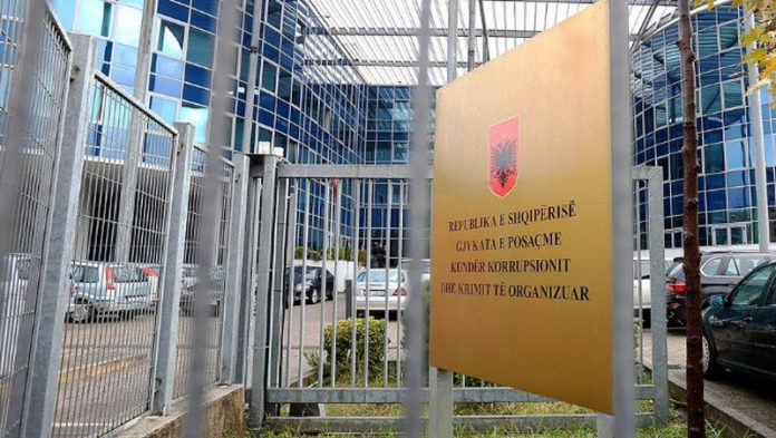 Nën akuzë për ryshfetin 2 mijë euro, GJKKO jep vendimi për punonjësin e policisë