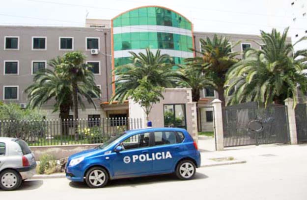 Tapë në timon shkaktuan aksidente, policia e Durrësit i vë prangat dy shoferëve
