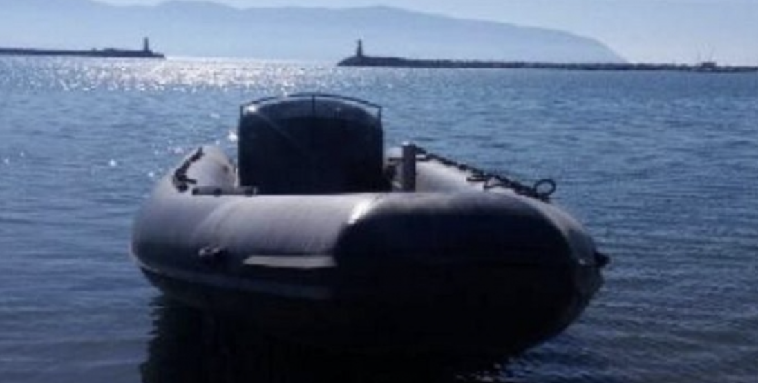 Gomonia del në breg me shpejtësi dhe përplas çiftin, të rinjtë përfundojnë në spital