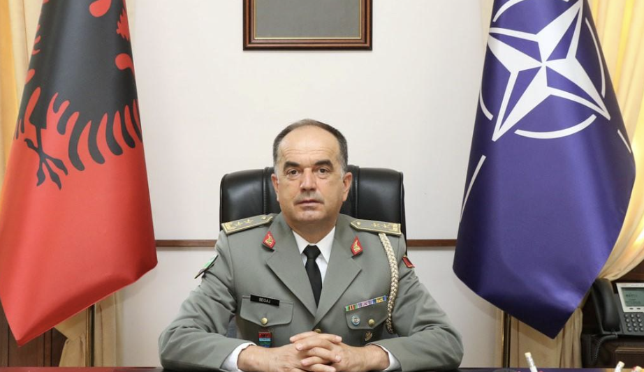 Bajram Begaj hap “Instagram”, ka një pyetje për të rinjtë shqiptarë