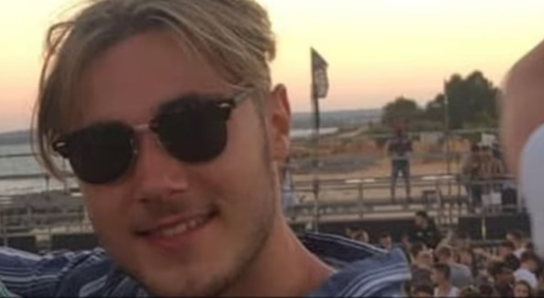 Po bënte selfie, goditet nga helika e helikopterit, vdes 22-vjeçari britanik në Greqi