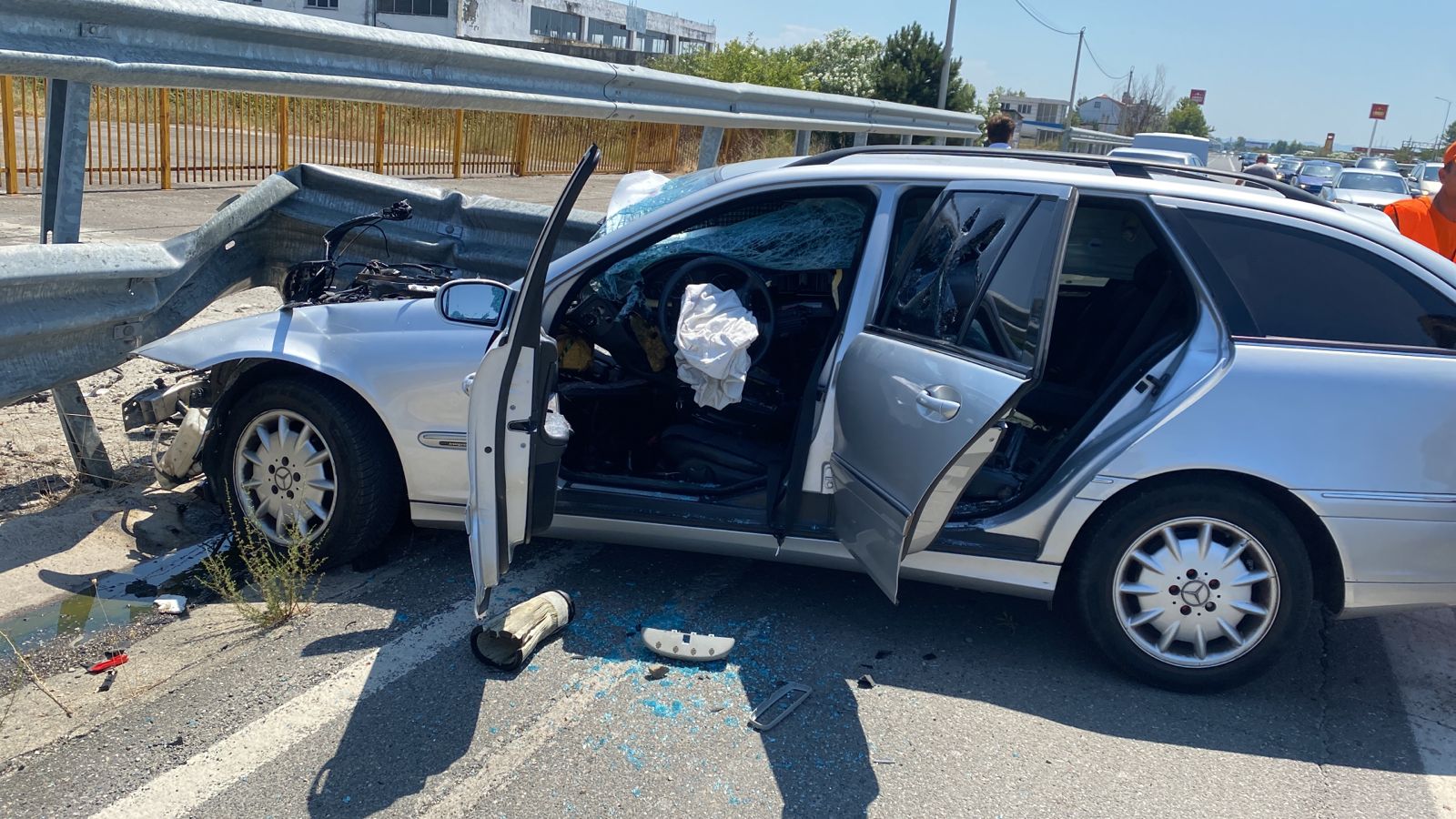 “Benzi” humb kontrollin dhe përplaset me barrierat mbrojtëse, i plagosuri niset drejt Traumës