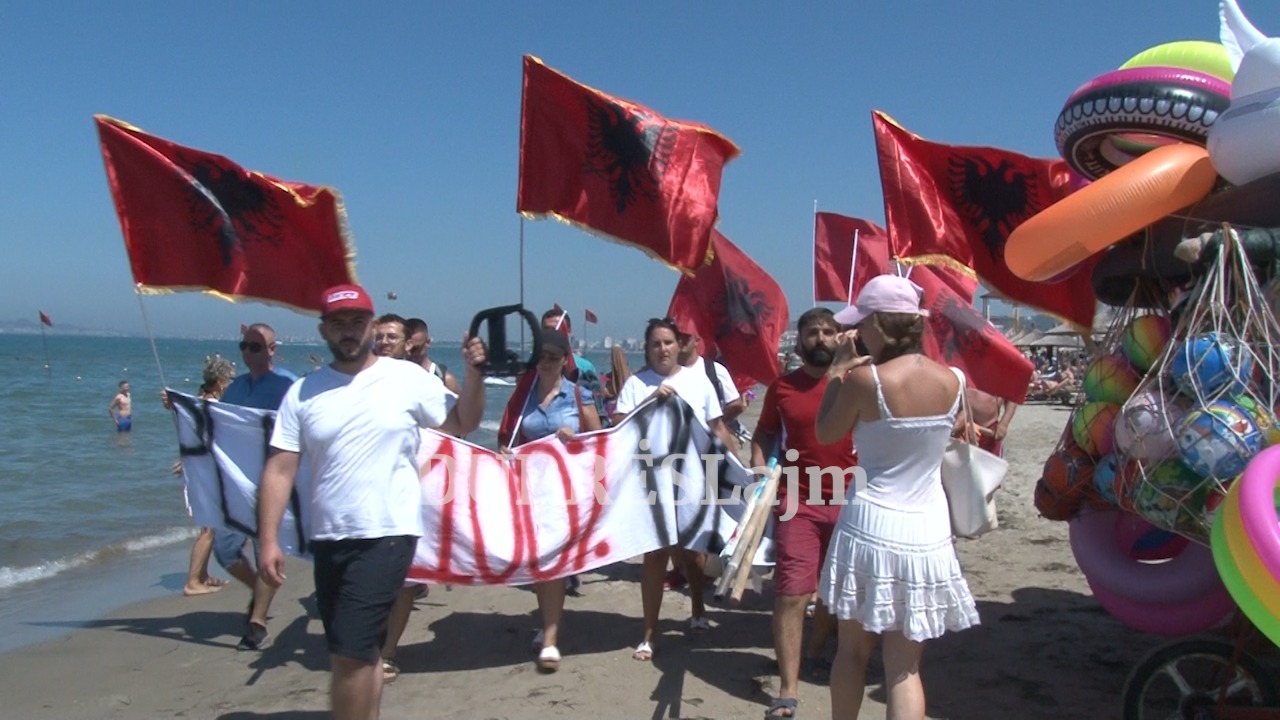 Zaptimi i hapësirave publike nga privati, protestohet në Golem, pushuesit bëjnë gjestin e bukur (VIDEO)