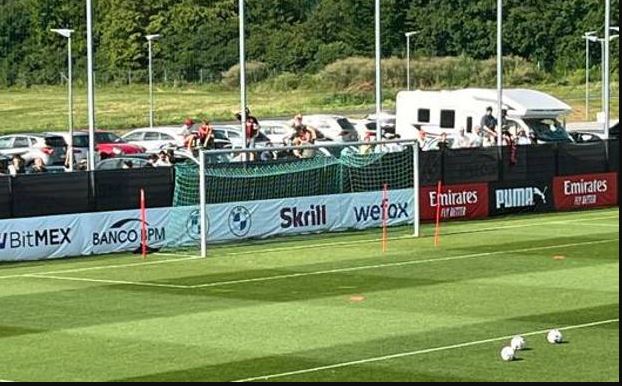 Humbja në Hungari nuk prish humorin te Milani, gjest i veçantë i Piolit me tifozët në stërvitje