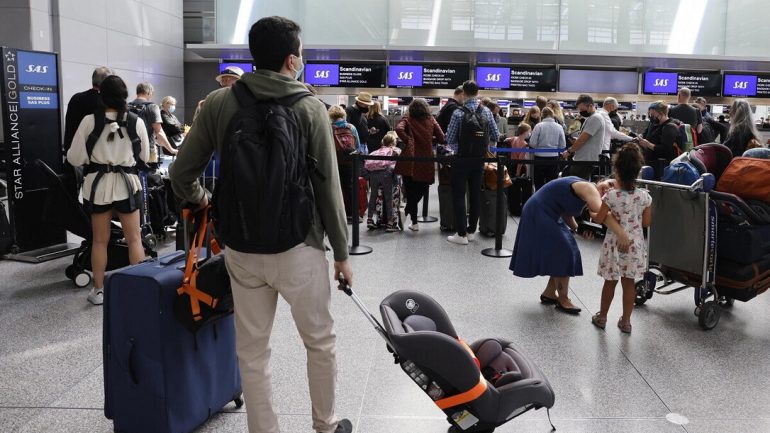 Kaos në të gjithë aeroportet e Evropës, 114 mijë fluturime priten të anulohen